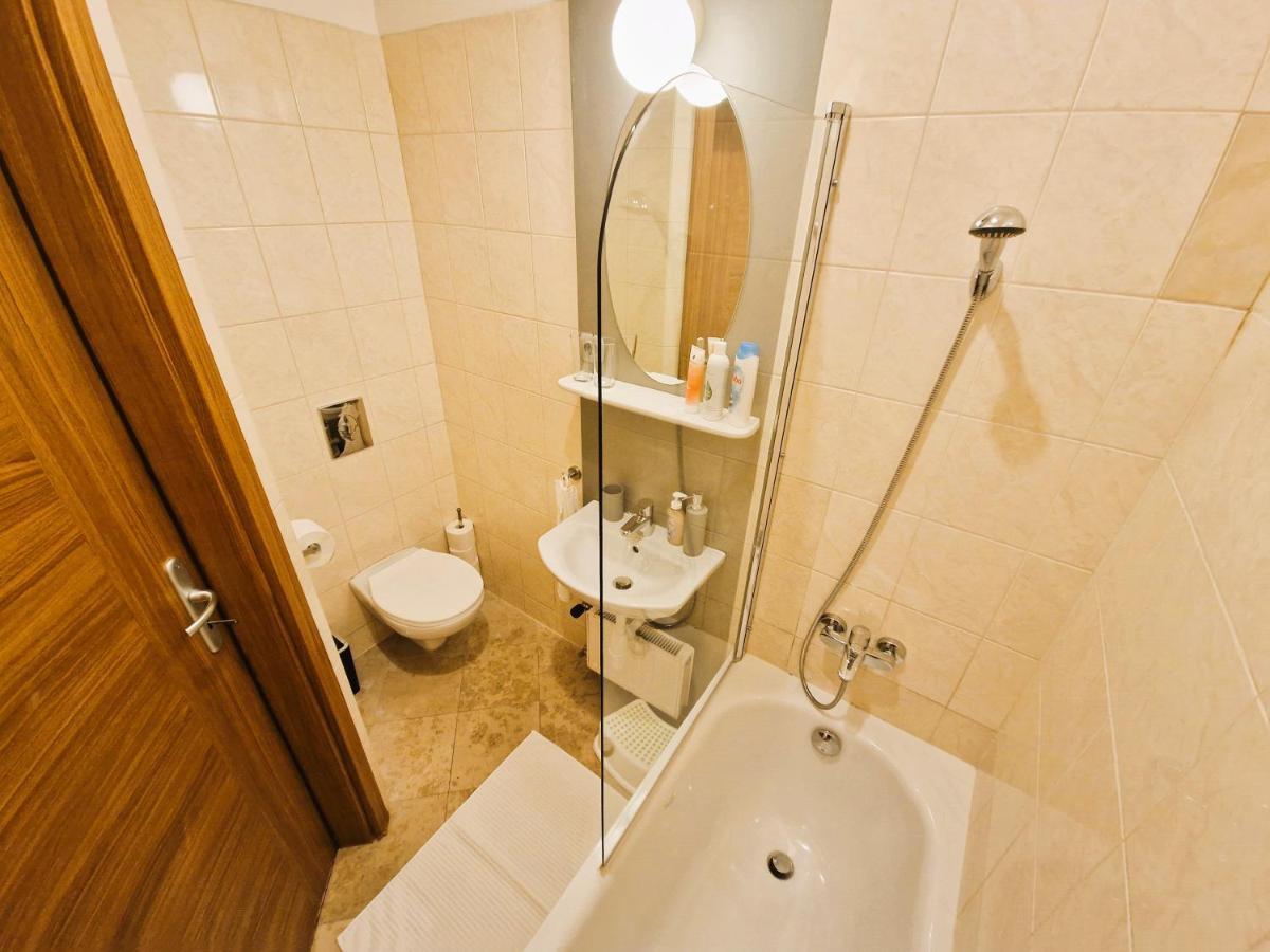 Halasz 2-Bedroom Apartment Near Castle, Free Public Parking Nearby ブダペスト エクステリア 写真