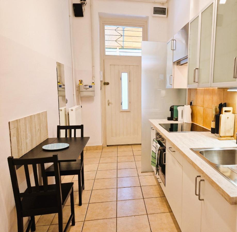 Halasz 2-Bedroom Apartment Near Castle, Free Public Parking Nearby ブダペスト エクステリア 写真